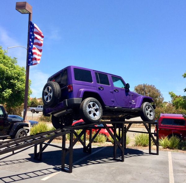 Load image into Gallery viewer, 48" x 36" Side Tilt Level Vehicle Display Ramp