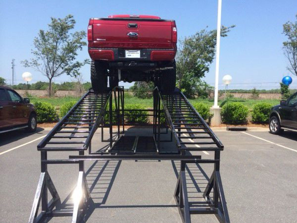 Load image into Gallery viewer, 72&quot; Level Car Display Ramp
