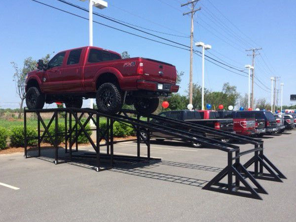 Load image into Gallery viewer, 72&quot; Level Car Display Ramp
